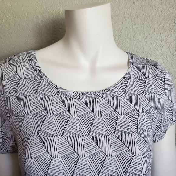 2 Tops - Picture 8 of 12